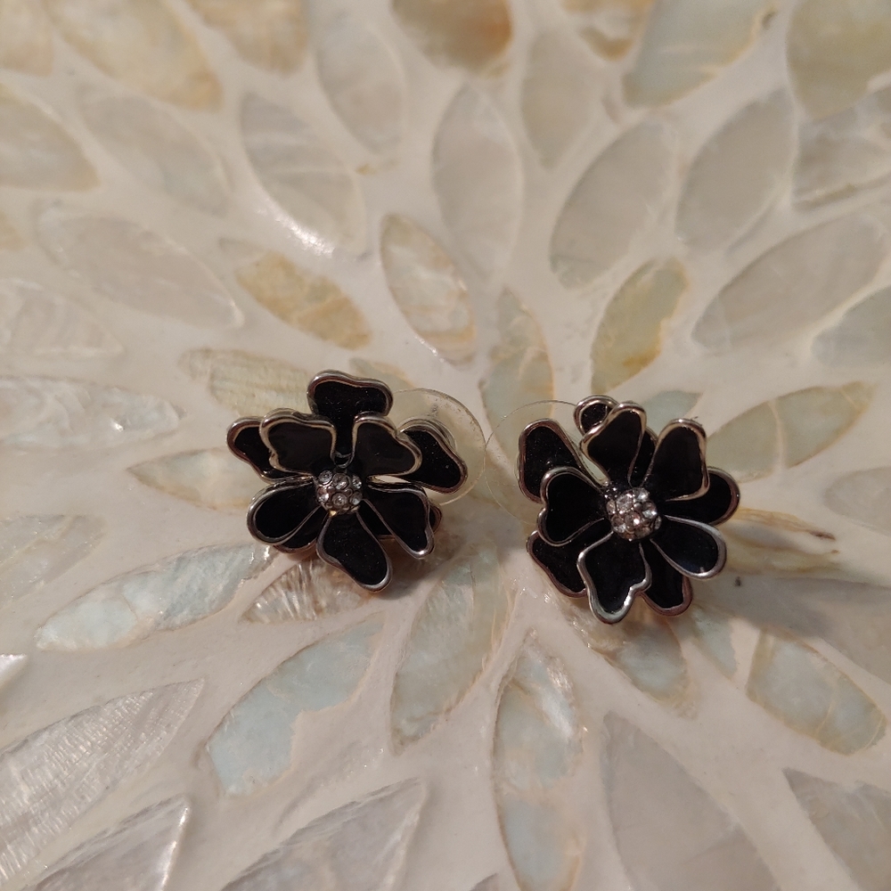 Black and silver flower stud earings